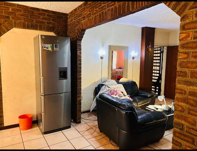 3 BEDROOM APARTMENT FOR SALE IN SUNNYSIDE